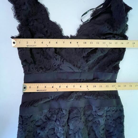 Tadashi Shoji Embroidered Lace V-Neck Cocktail Dress Sz 4 Black Ribbon Waist - Picture 10 of 12